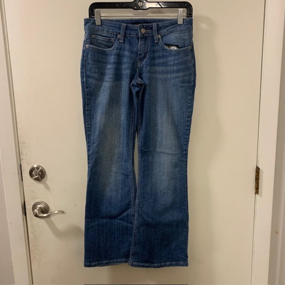 Levis Womens Blue Medium Wash Low Rise Wide Leg Curvy Cut 528 Jeans Size 7 S/C - Picture 2 of 8